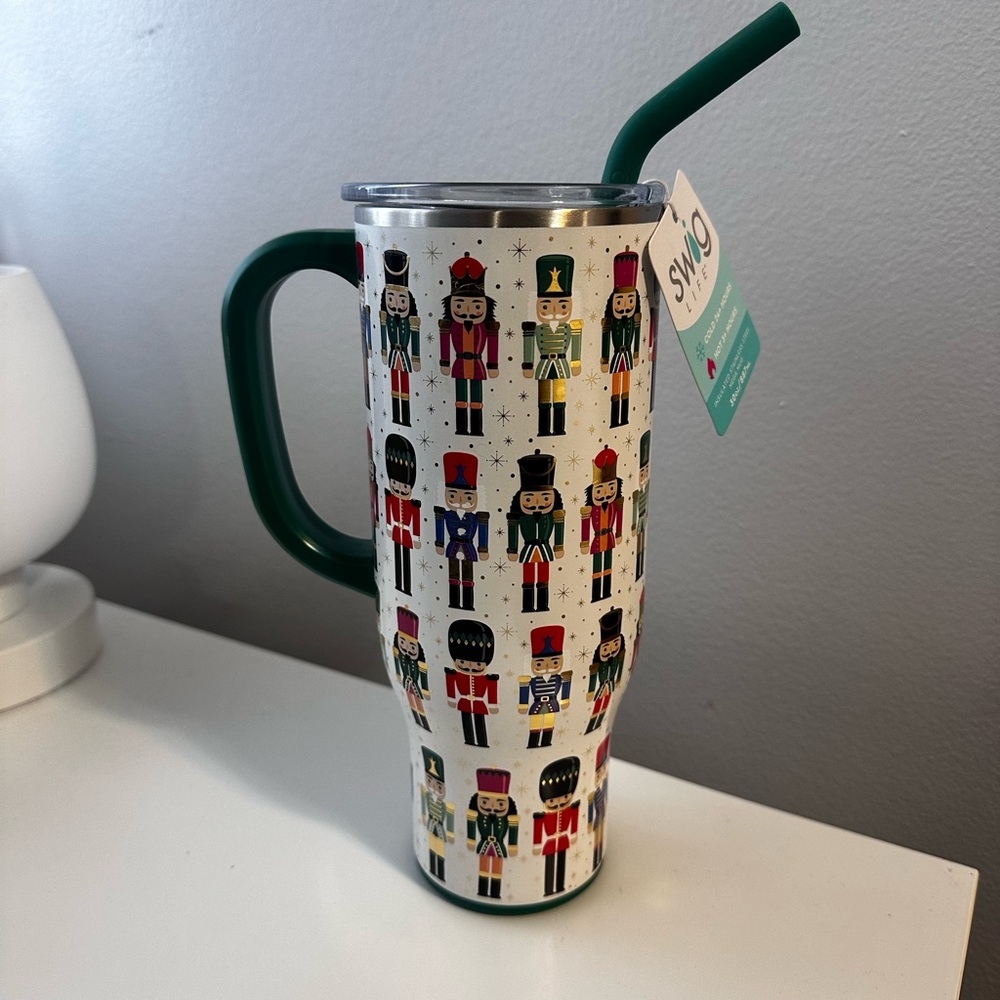 SWIG Life 30 oz Mega Mug Tumbler Nutcrackers Christmas Straw Green Handle NEW